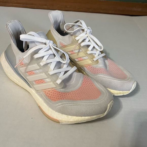adidas Shoes - Women’s size 8 adidas ultra‎ boost light pink /white